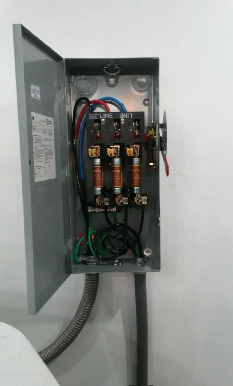 Three-phase disconnect switch installed for Smoke Detector Installation in Carnegie